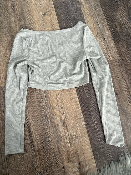 SHEIN Light Gray Ribbed Long-Sleeve Crop Top - Picture 2 of 2